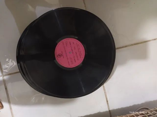 LOTE COMPLETO 100 PEÇAS PARA DECORAÇÃO (VINIL + CDs) - Foto 2