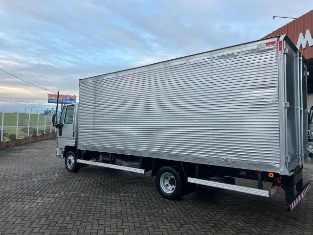 Ford Cargo 815E ano 2012 com Baú Seco  - Foto 5