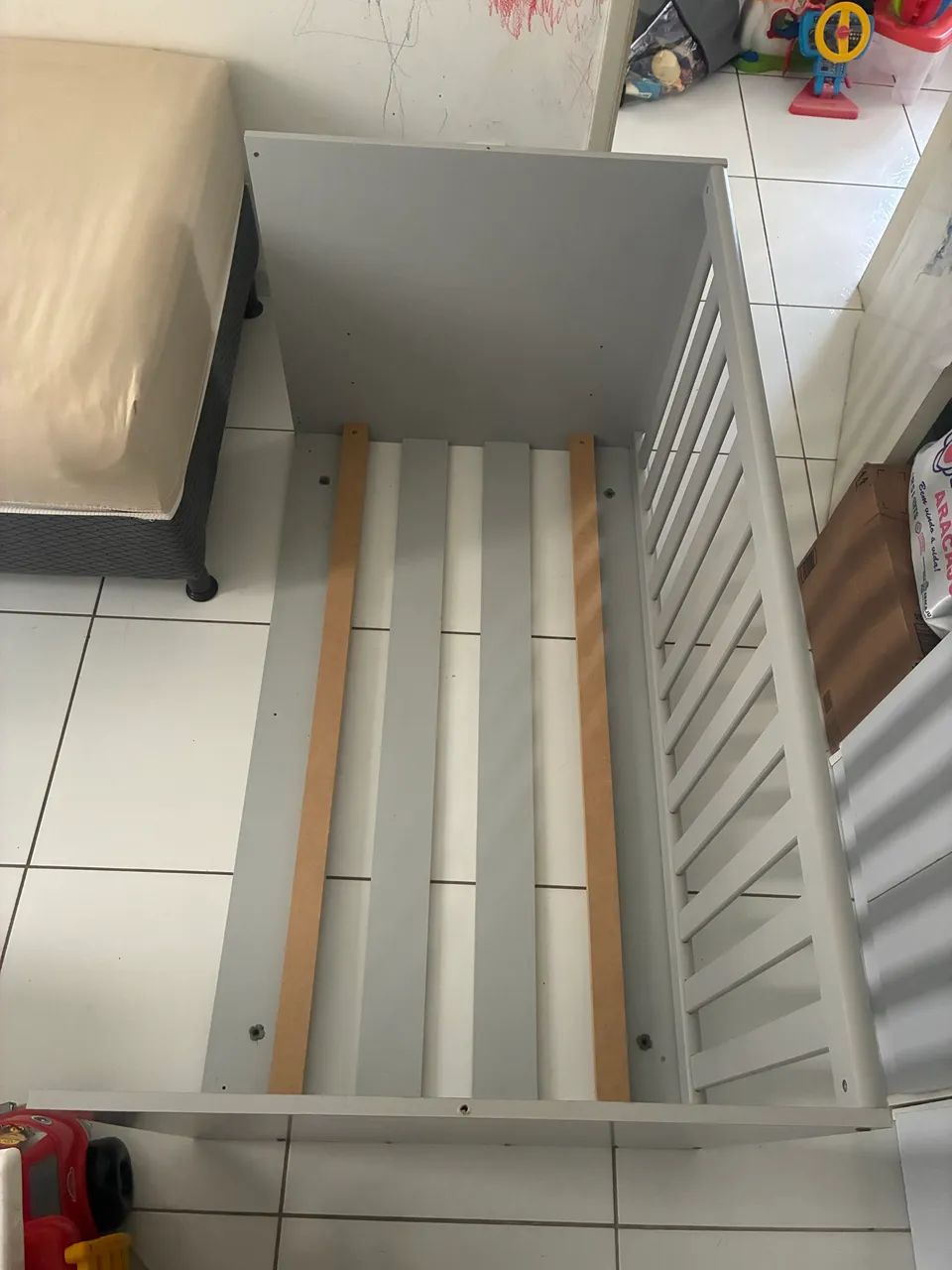 Berço com altura regulável e vira mini cama - Foto 5