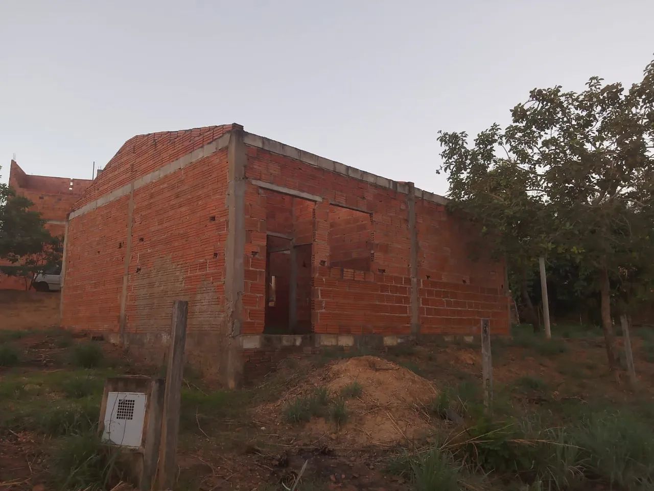 VENDE-SE LOTE COM CASA EM CONSTRUÇÃO. - Foto 3