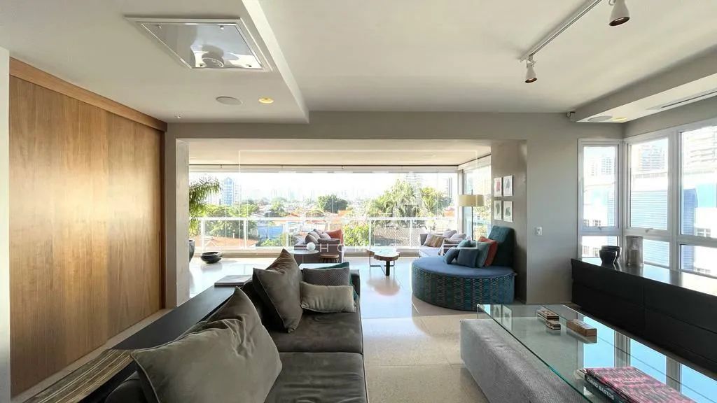 Apartamento no Brooklin com 225m², 3 suítes e 4 vagas