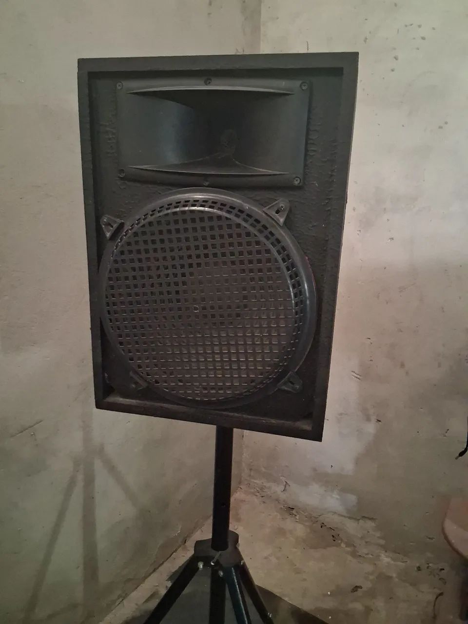 Caixa de som com tripé  - Foto 2