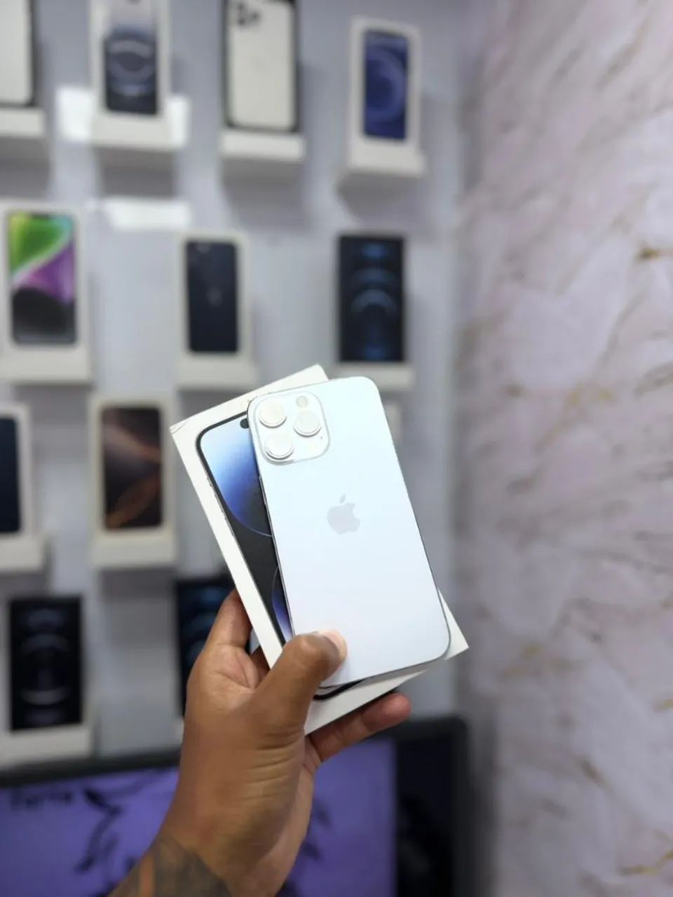 IPHONE 14 PRO MAX 128GB SILVER<br>R$ 3.799,00 - Celulares e