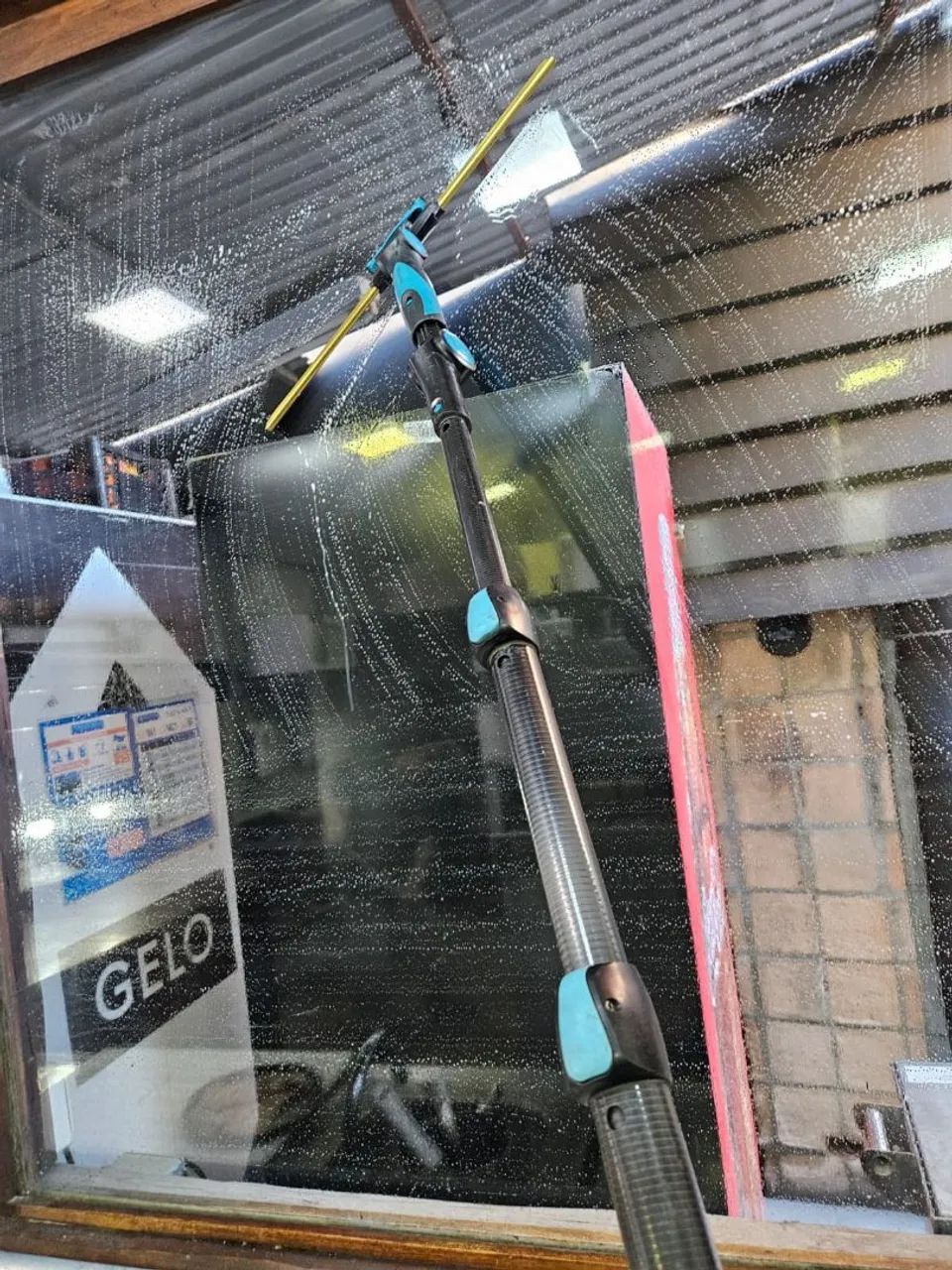 Limpeza de vidro e reparos  - Foto 3