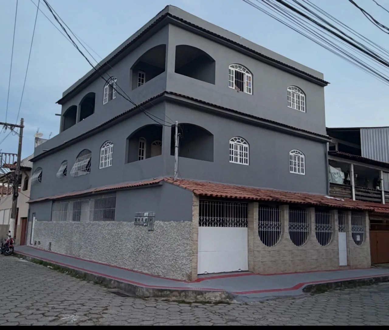 Sobrado de 3 andares  e 5 residências. - Foto 2