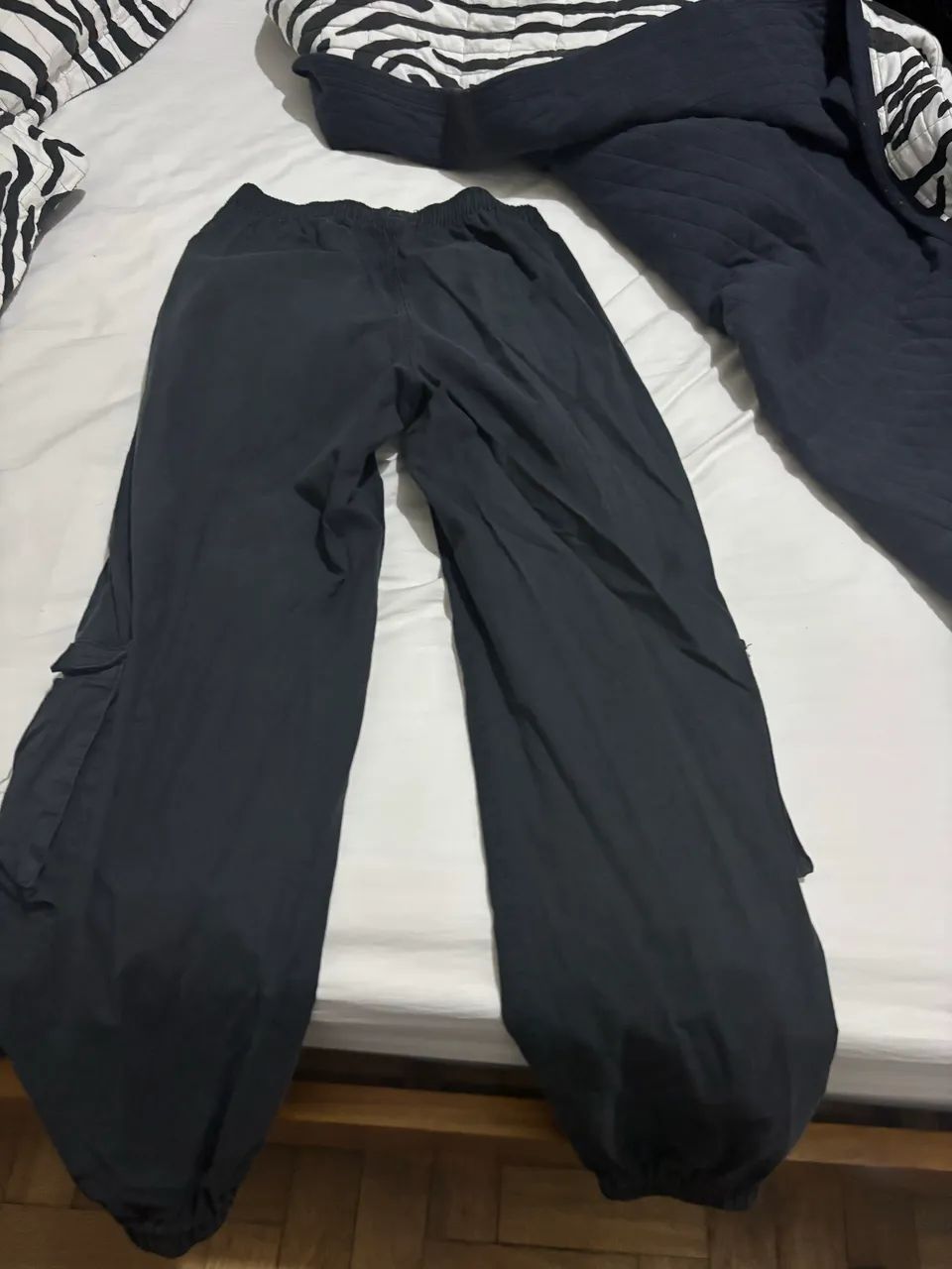 Calça cargo 38 preta claro varios bolsos - Foto 2