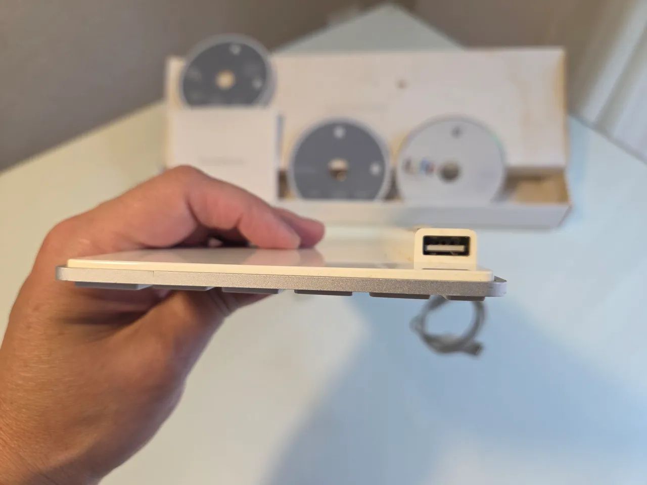 Vendo teclado Apple original na caixa e com CDs de instalação  - Foto 4