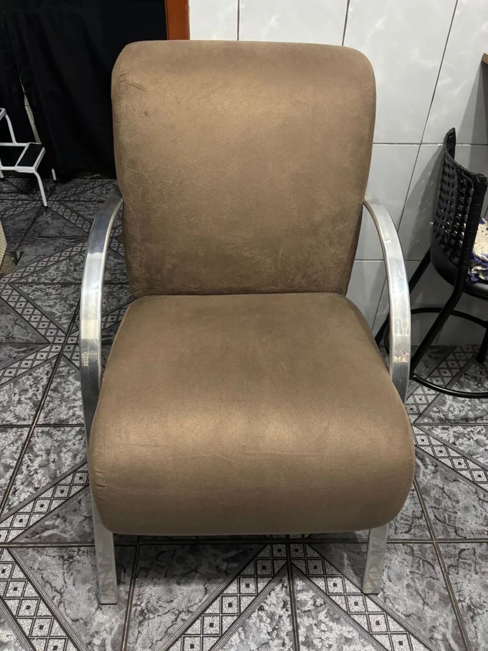Poltrona de sala marrom 