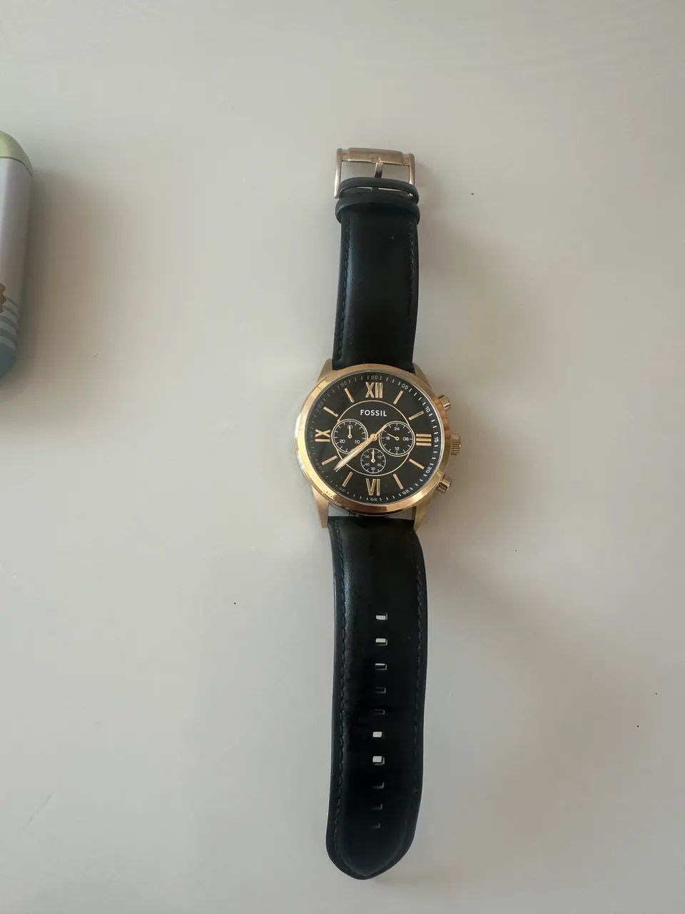 Relógio fóssil dourado com couro preto  - Foto 3