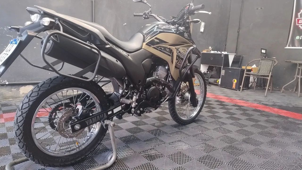 Lander extremamente nova