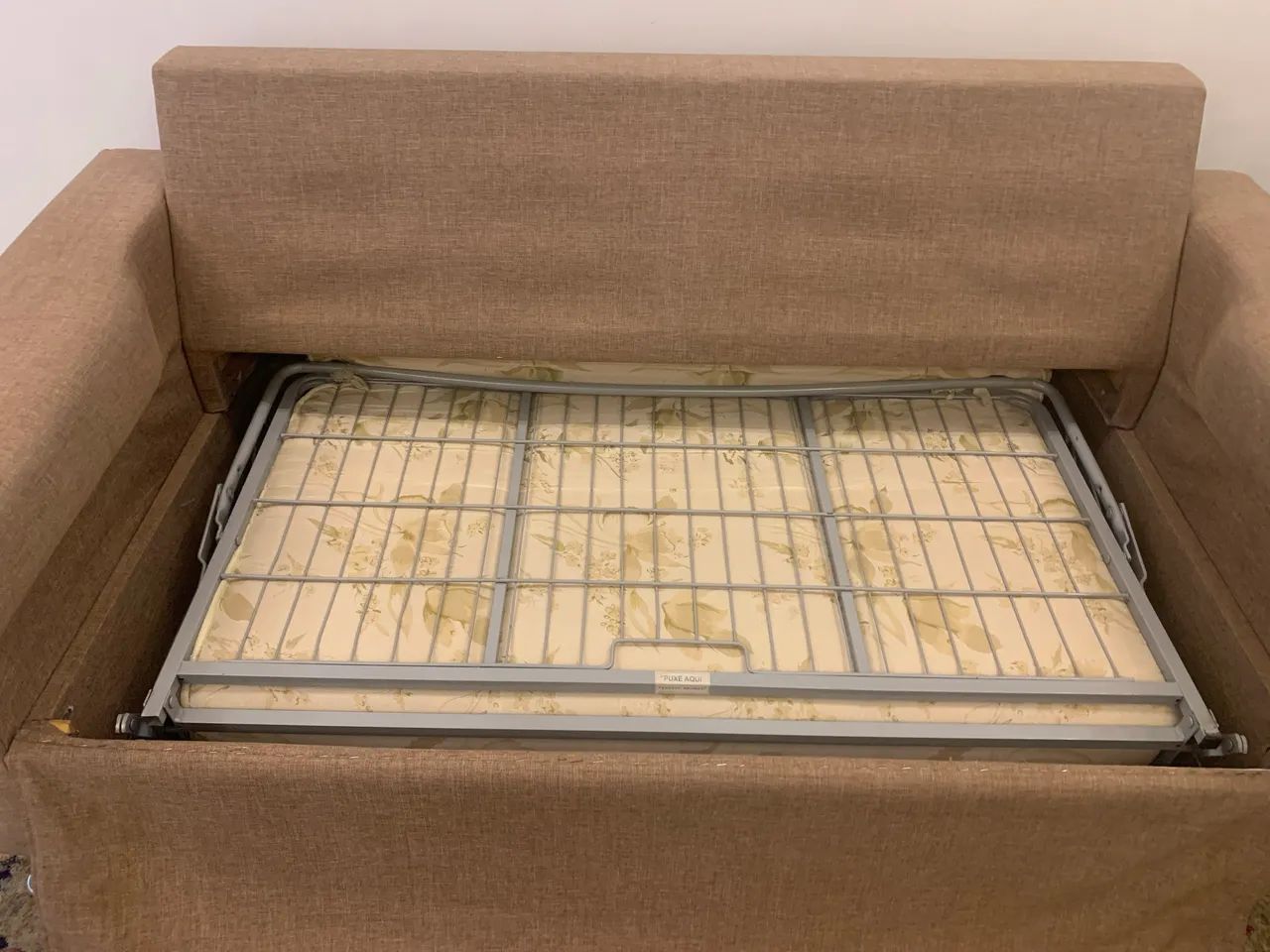 Vendo lindo sofá-cama de 2 lugares - Foto 4