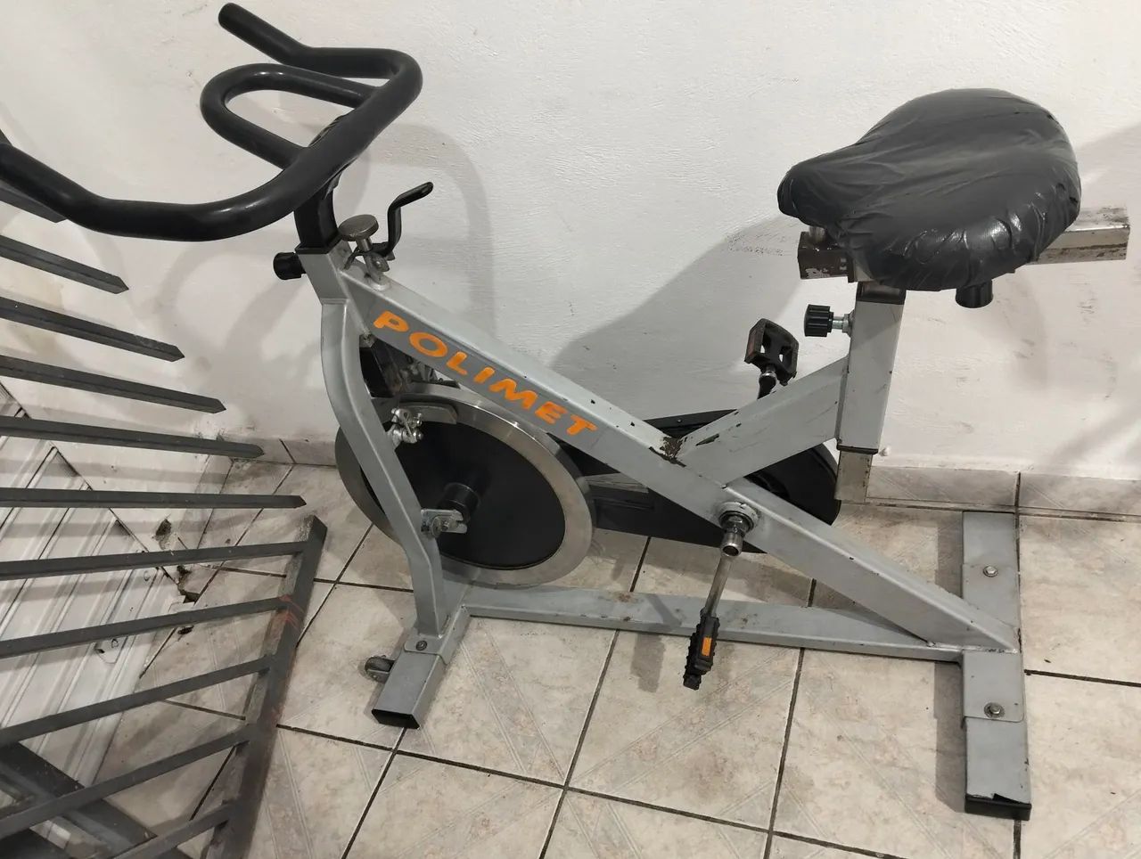 Bicicleta ergométrica de academia  - Foto 2