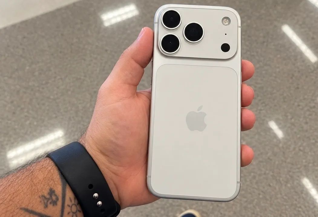 Vendo iPhone 17 pro com 256gb  