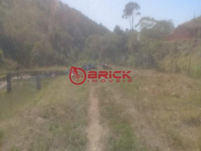 Sítio com área de 3 mil m² em santa rita. teresópolis- rj.