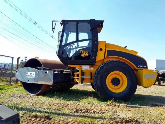 Rolo Compactador JCB vm115 semi novo ano 2012 com 1100 hs - Foto 5