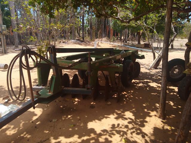 Grade aradora de controle de 14 discos