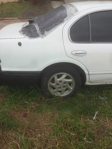 Nissan Maxima p/peças ou recuperar - Foto 3