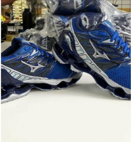 tenis mizuno atacado