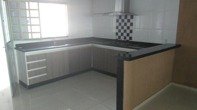 Vendo casa em Águas Lindas, com 3 Quartos, 2 Ban. / 2 Gar. + 2 Kits, independentes - Foto 2