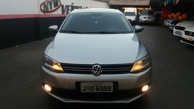 Jetta 2.0 11/11 Automático Completão + teto solar, aceito troca e financio