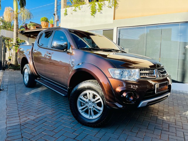 MITSUBISHI L200 TRI.HLS CHROME ED. 2.4 CD FLEX MECÂNICA
