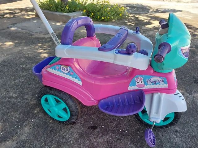 Triciclo Infantil Baby City Menina com Empurrador