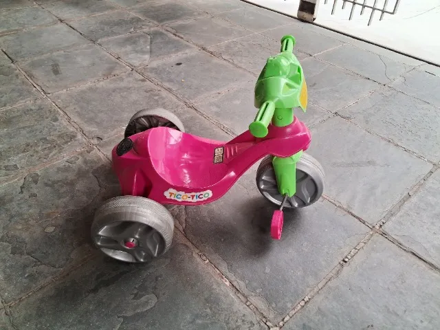 Velotrol Triciclo Motoca Motinha Tico Tico Infantil - Rosa