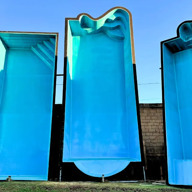 piscina grande 10 metros com banco e praia em Minas gerais