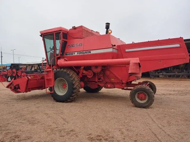 Colheitadeira Massey 5650