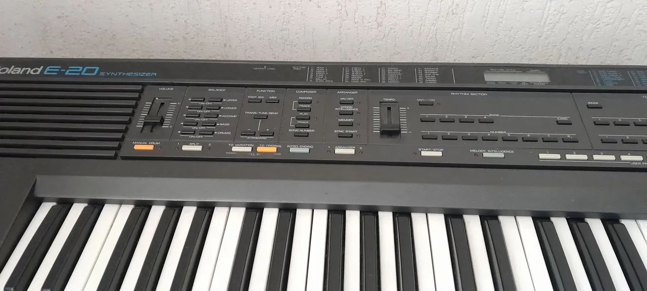 Teclado Roland E-20 - Foto 2