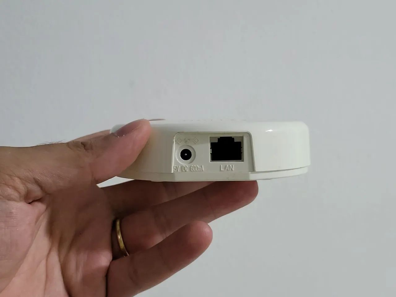 Kit Philips Hue com Hue Bridge e Duas Lâmpadas - Foto 3