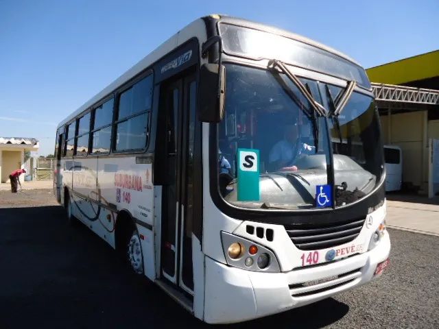 Ônibus Mercedes Benz em ótimo estado