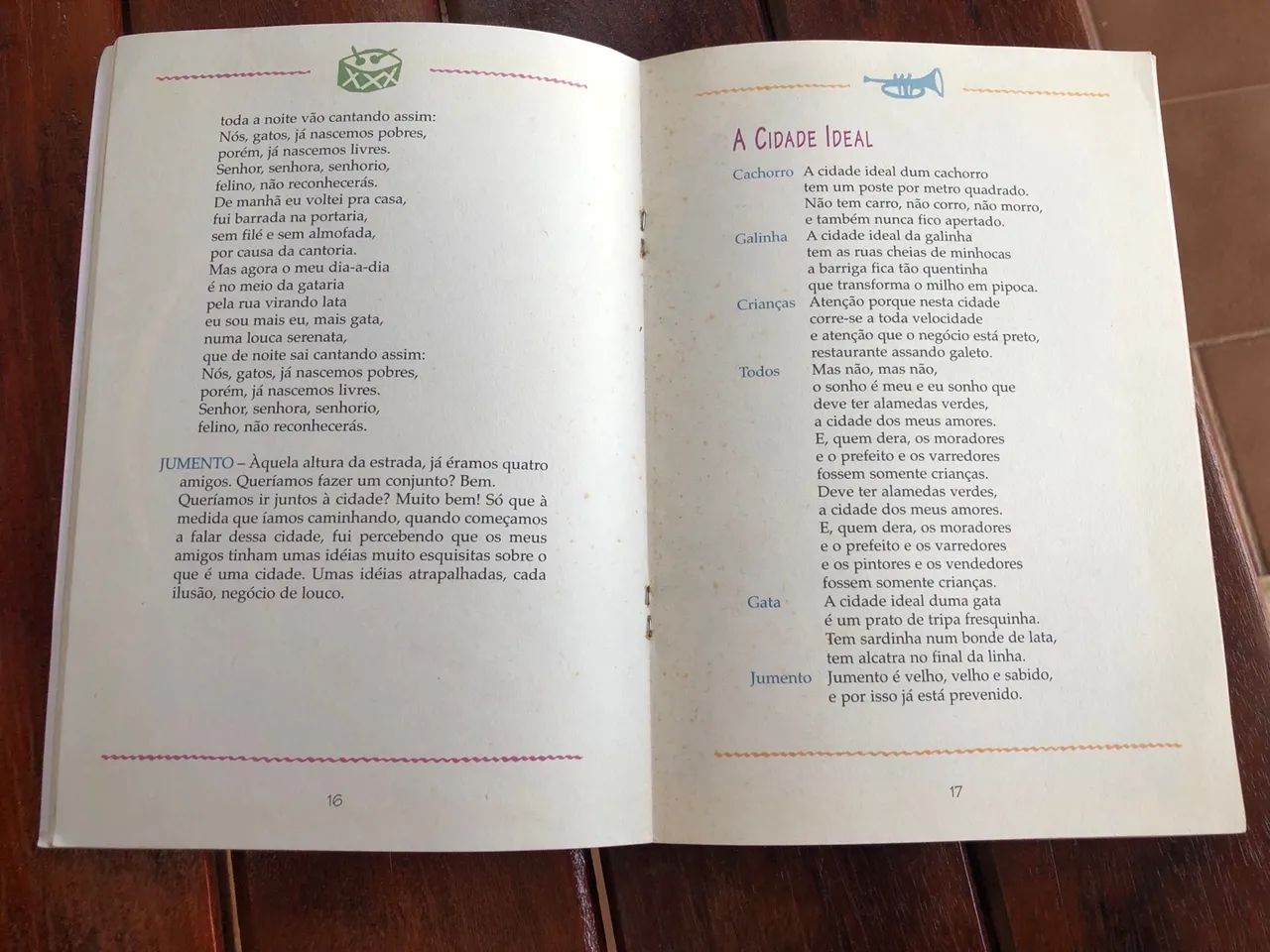 Livro Os Saltimbancos - Foto 2