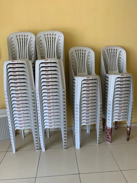 Cadeiras plásticas sem braço PRETA E BRANCA Novas - Foto 5