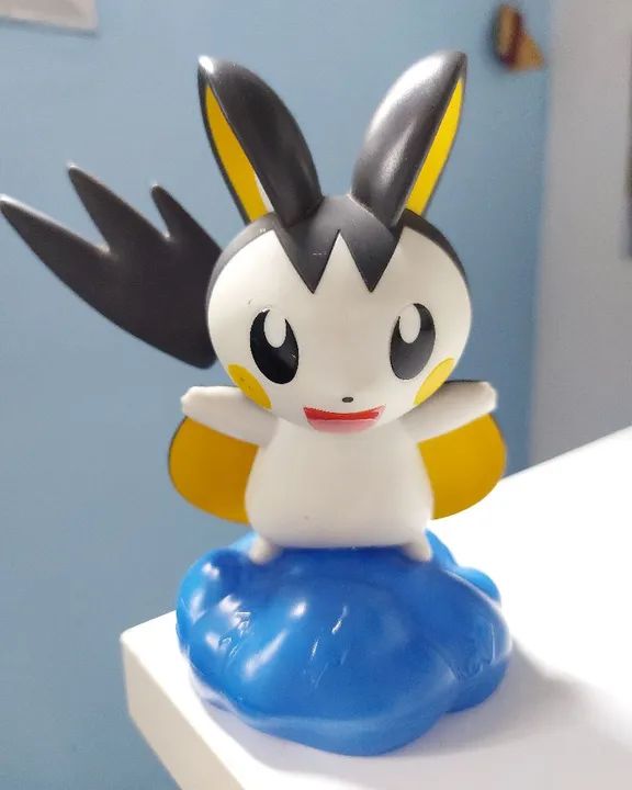 Emolga Pokemon + Cards