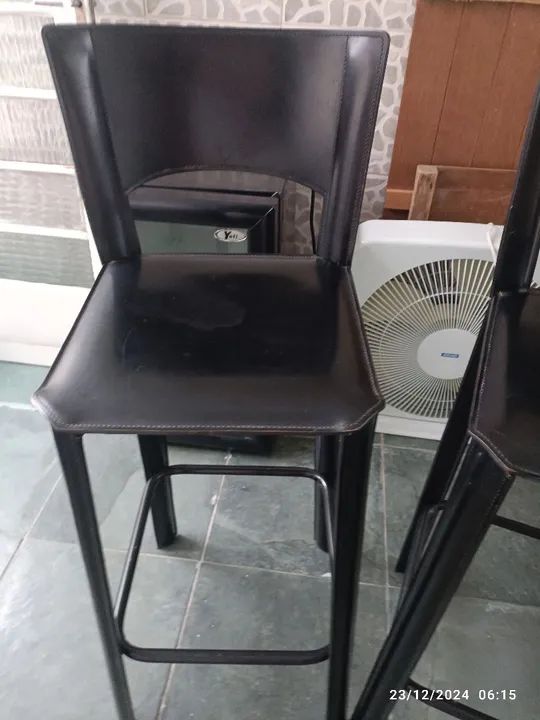 Conjunto de Cadeiras de Bar em Couro Preto