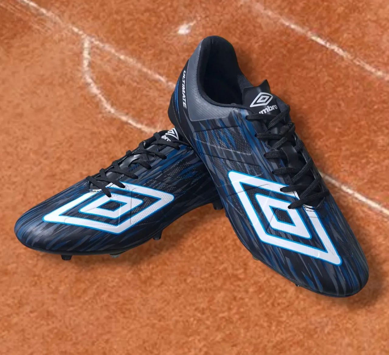 Chuteira UMBRO Ultemate N° 43 (Campo Travas Altas) - Foto 4