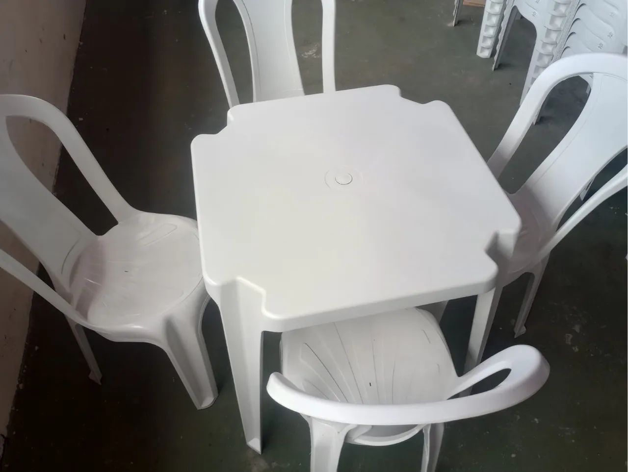 Conjunto de Mesas e cadeiras (25) - Foto 2