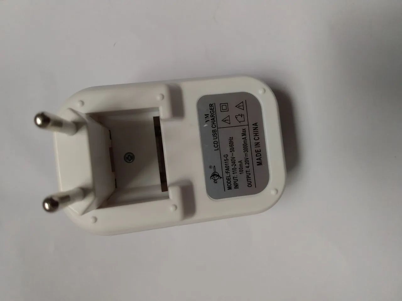 Carregador Universal LCD USB  usado funcionado. - Foto 5