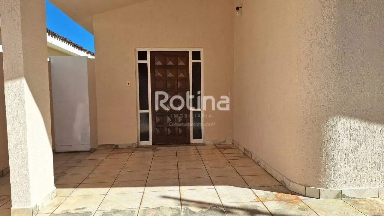 Casa para alugar, 3 quartos, Saraiva - Uberlândia/MG - Rotina Imobiliária