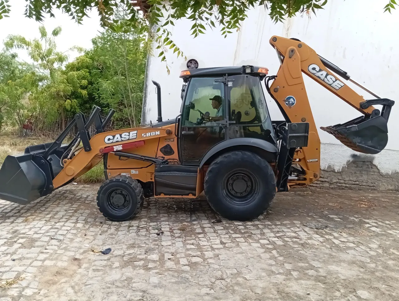 Retroescavadeira Case 580N 2013