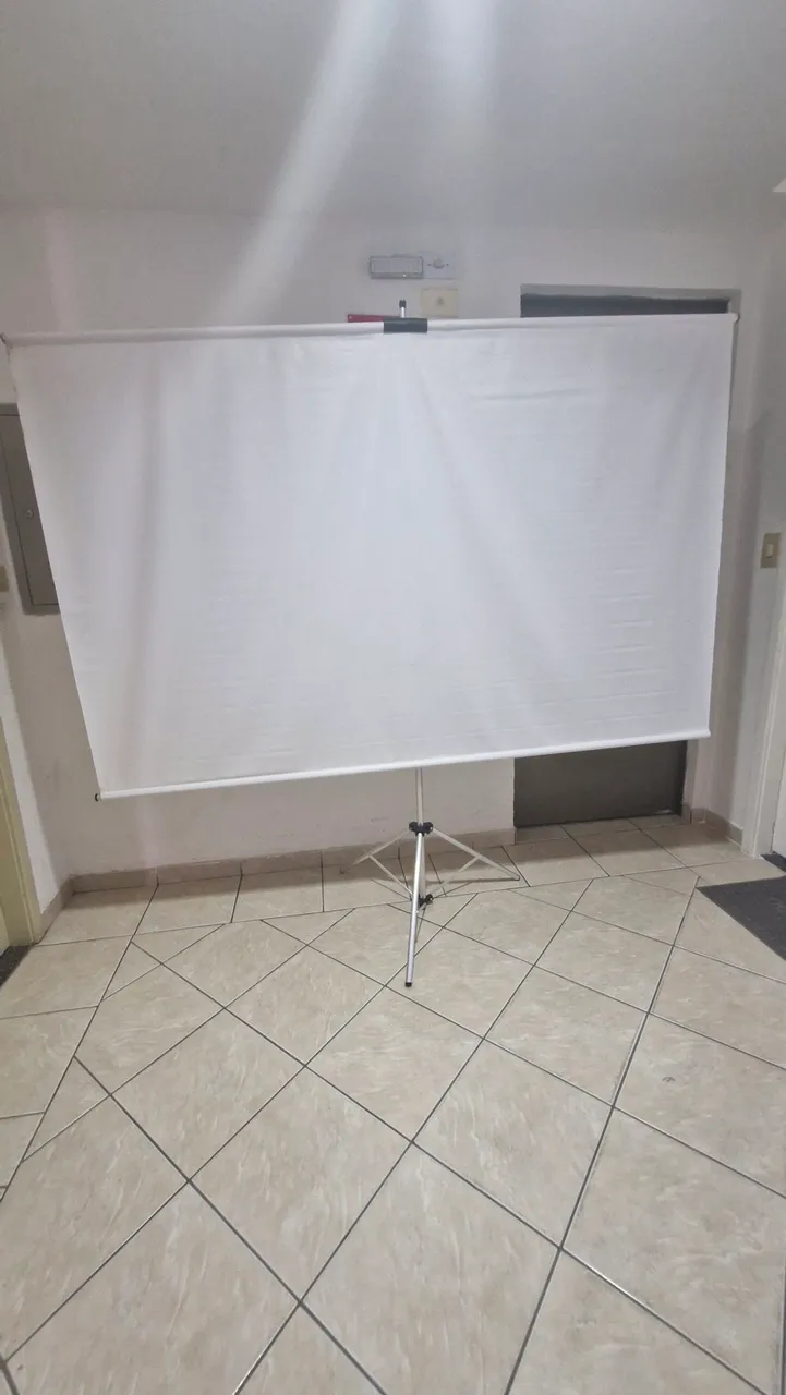 Vendo tela de projecao com tripé