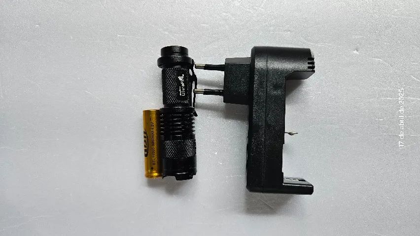 Mini Lanterna Tática+Bateria 14500+Carregador Bivolt - Foto 2