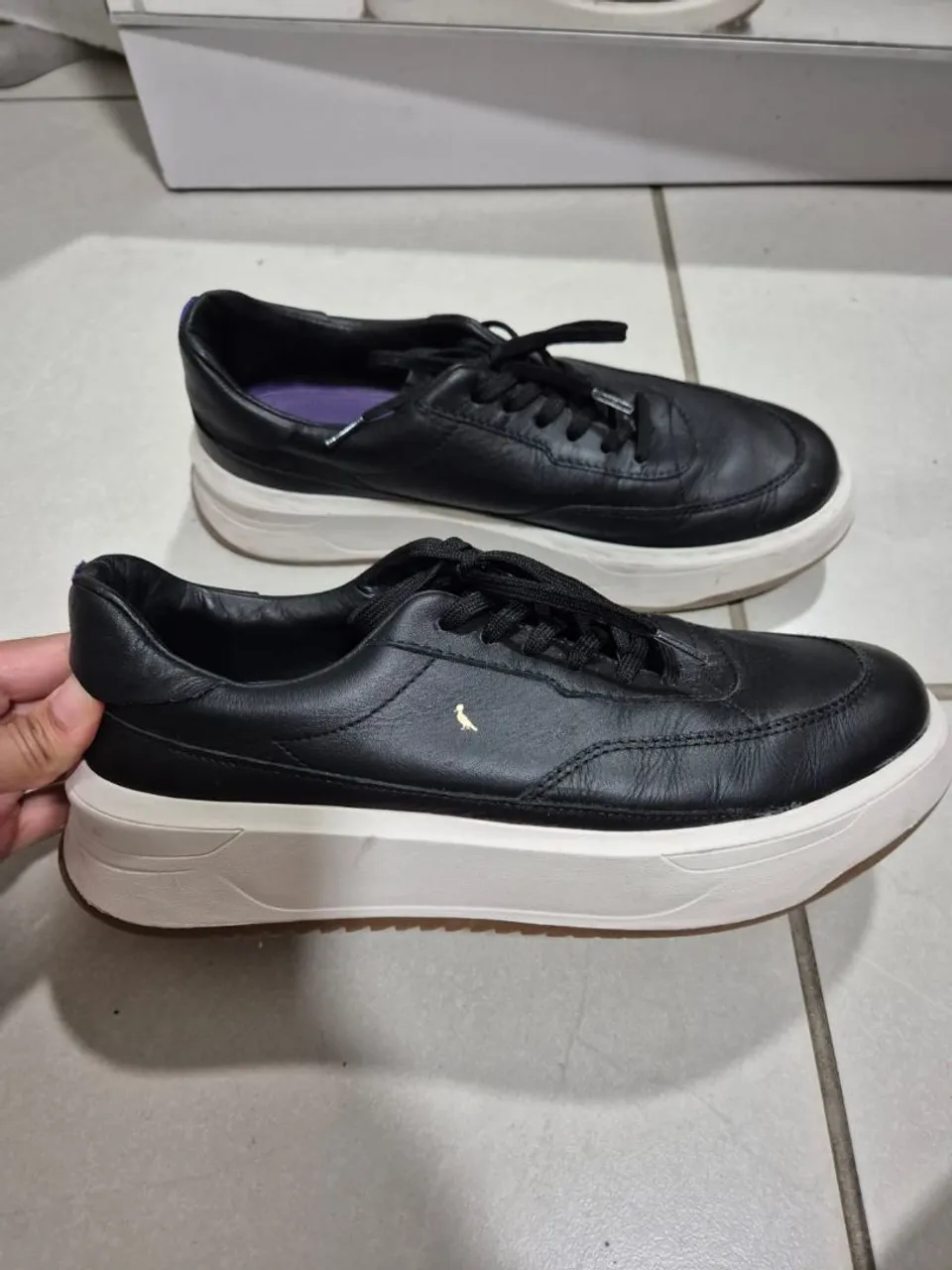 Tênis Casual Preto com Solado Branco