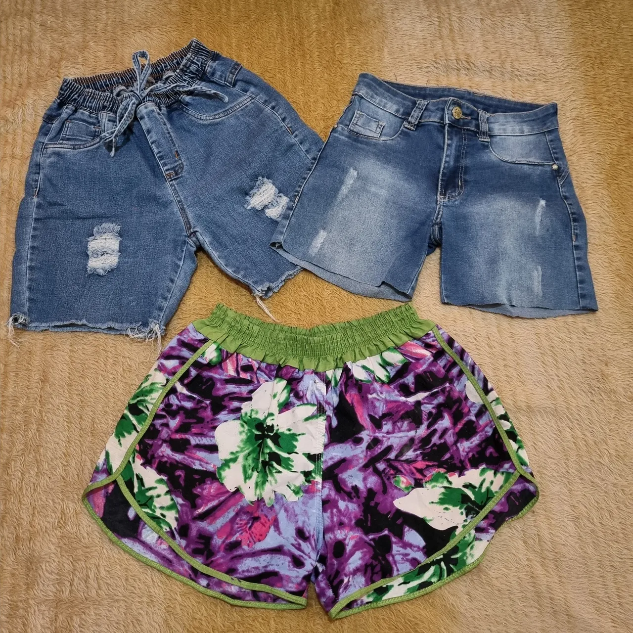 Lote com 3 shorts