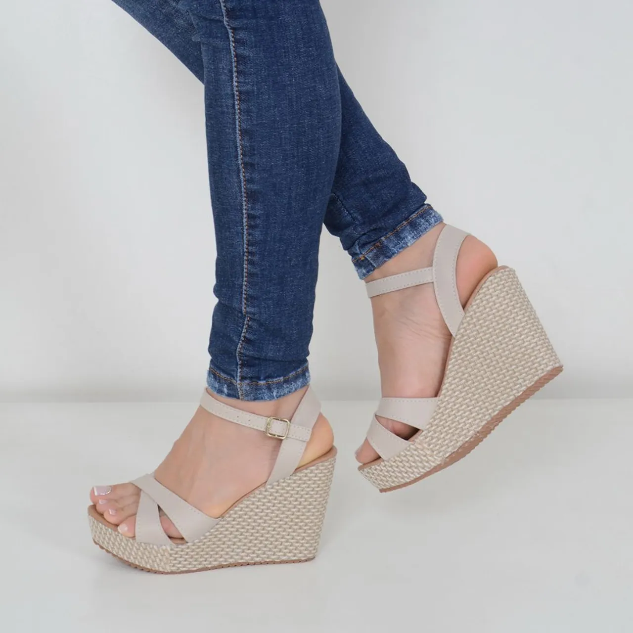 Sandálias Anabela Novas - Conforto e Estilo!