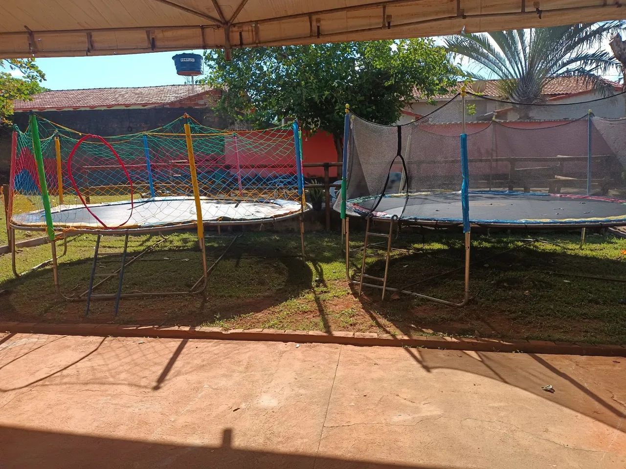 2 Trampolins - Diversão garantida! De: 3,49 gigante Leve dois e pague por um  - Foto 2
