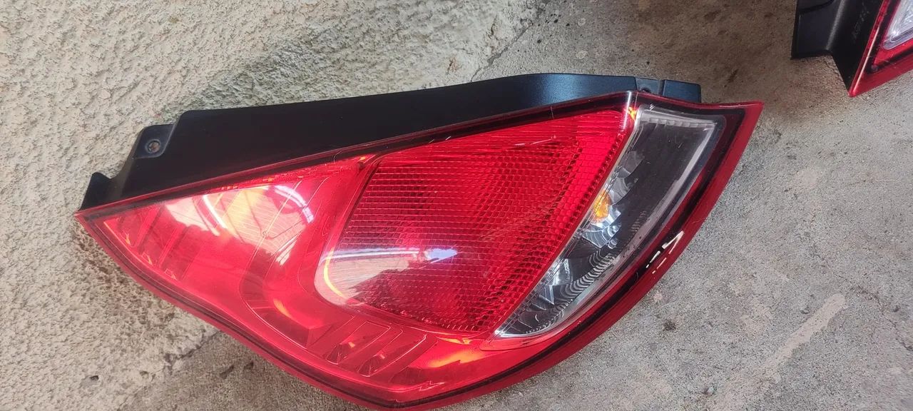 Lanterna Traseira Direita Ford Fiesta Hatch 2014 a 2019 - Foto 4