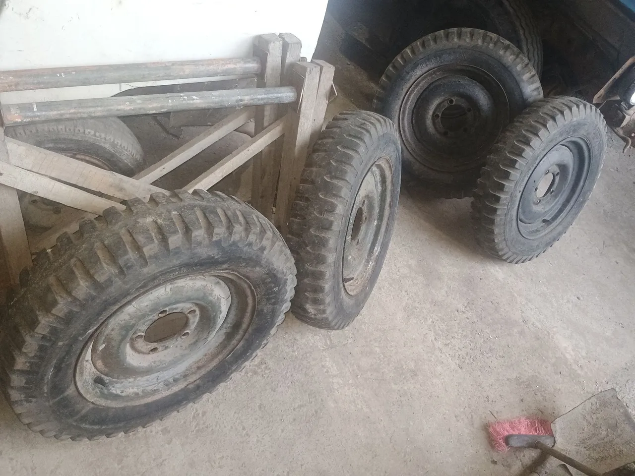 Jeep militar jogo de rodas originais
