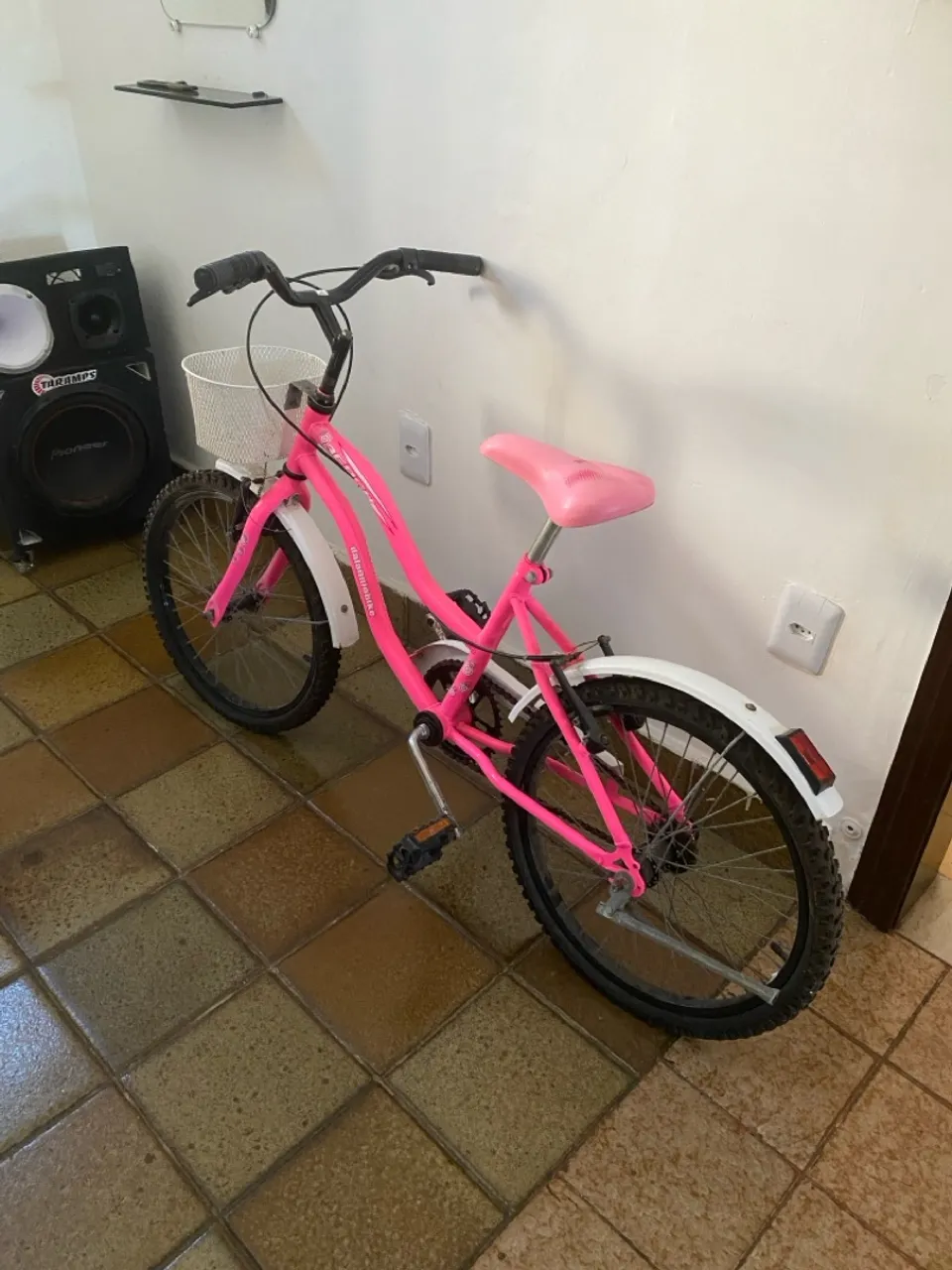 Bicicleta Feminina Infantil aro 20, Modelo Beach, marca Dalannio Bike, cor Rosa Chiclete.